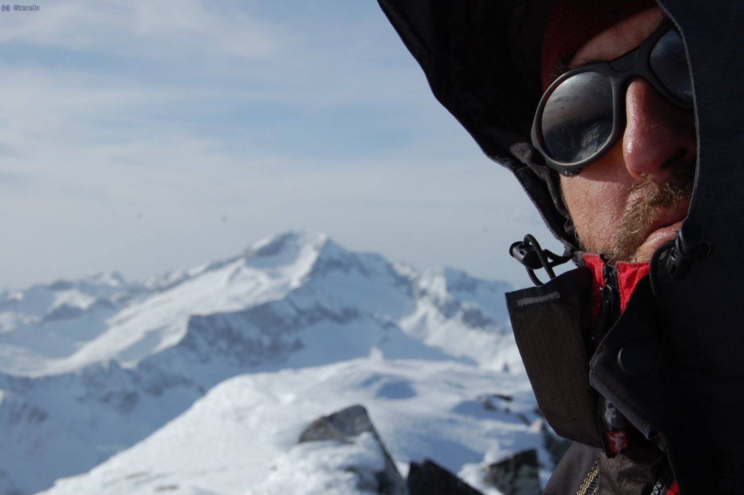 Una licencia fotogr&aacute;fica con mi adorado Posets al fondo...