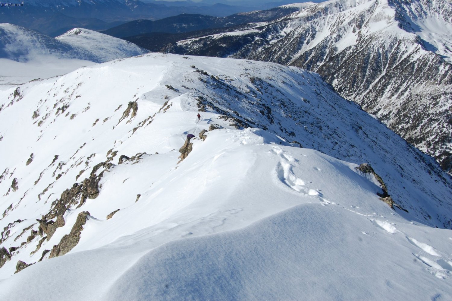 Comencem a patir una neu abundant i molt tova, de mal caminar. Sembla que la darrera nevada va caure sense vent, pel que ens van dir a Olopte.