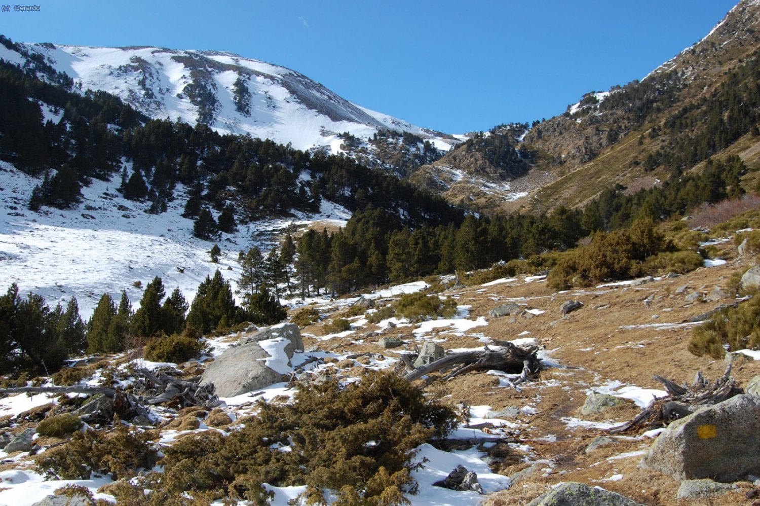Remuntant el diumenge a la tarda per la Vall de Meranges cap al Circ d