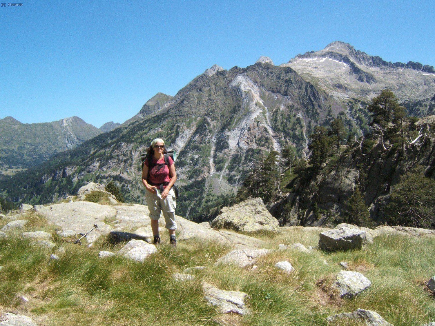 A nuestra espalda domina el Pico de Alba.