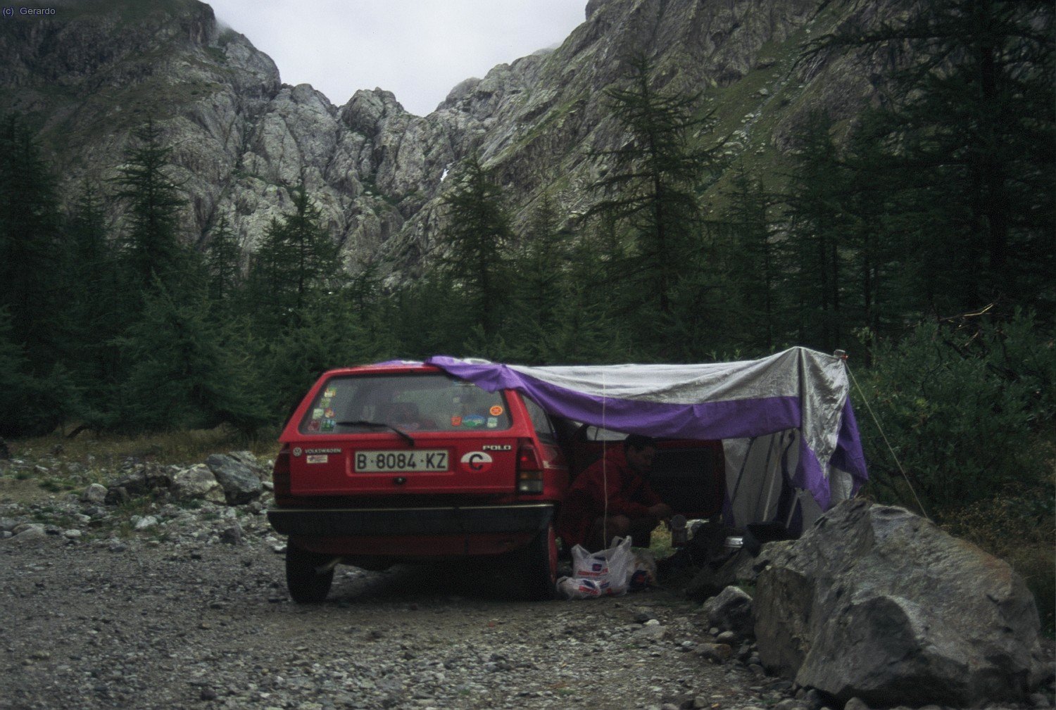 Nuestra instalaci&oacute;n al llegar al p&aacute;rking, con mi querido "pol&iacute;n", seguramente el mejor coche que he tenido.