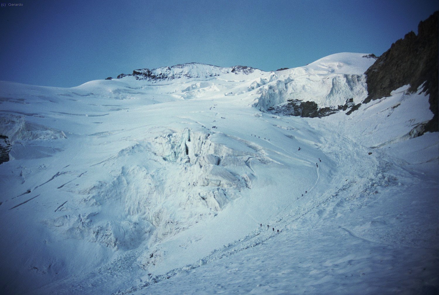 A la ma&ntilde;ana siguiente, ya al pie del flanco bien tempranito.