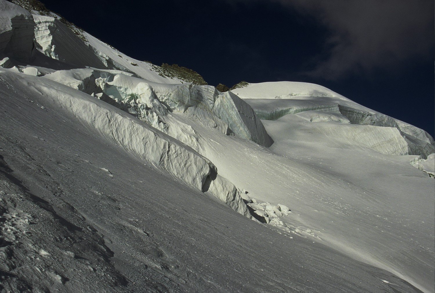 En la parte superior del flanco; al fondo, el Dome.