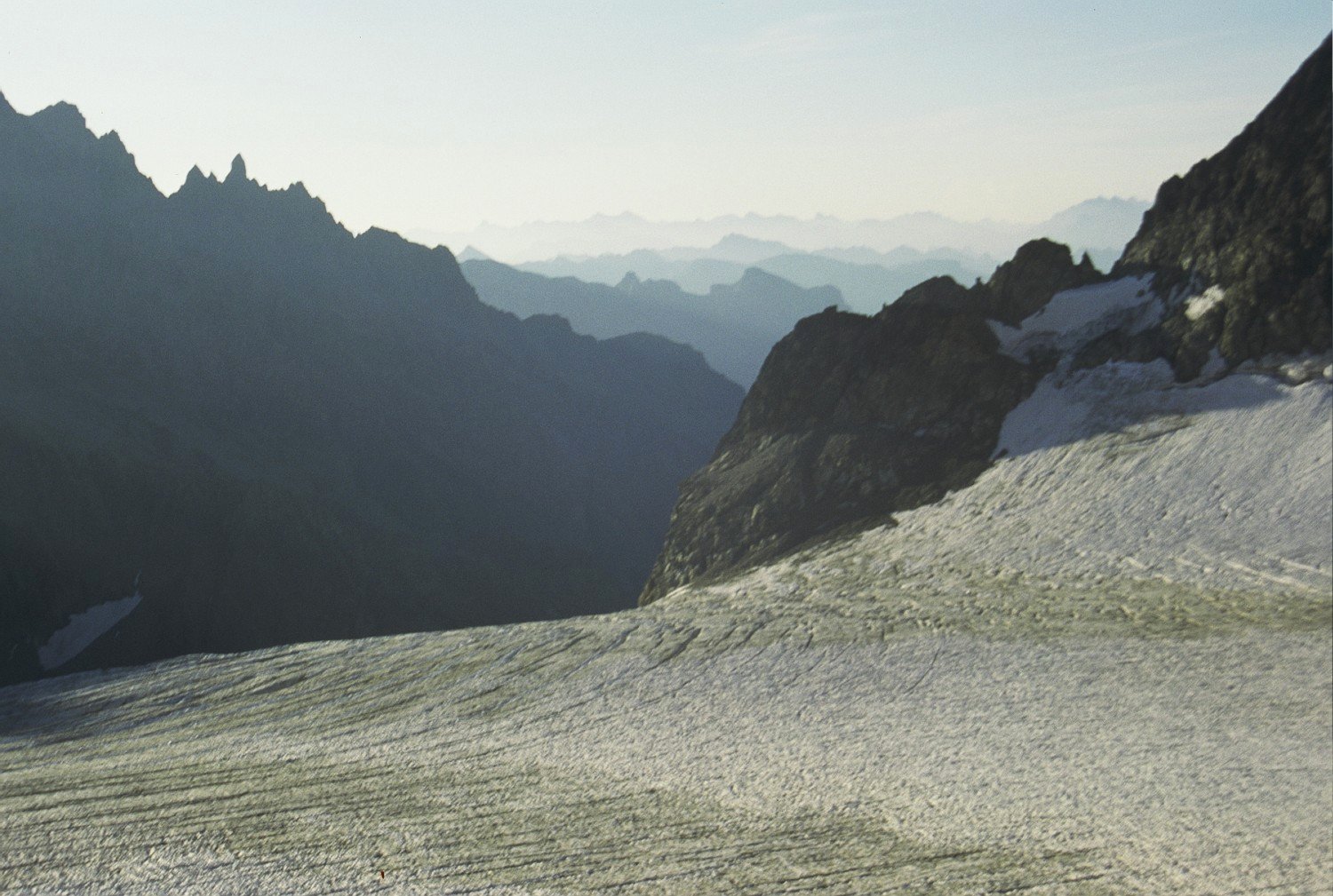 Y vamos bajando, aqu&iacute; cerca de la curva del glaciar.