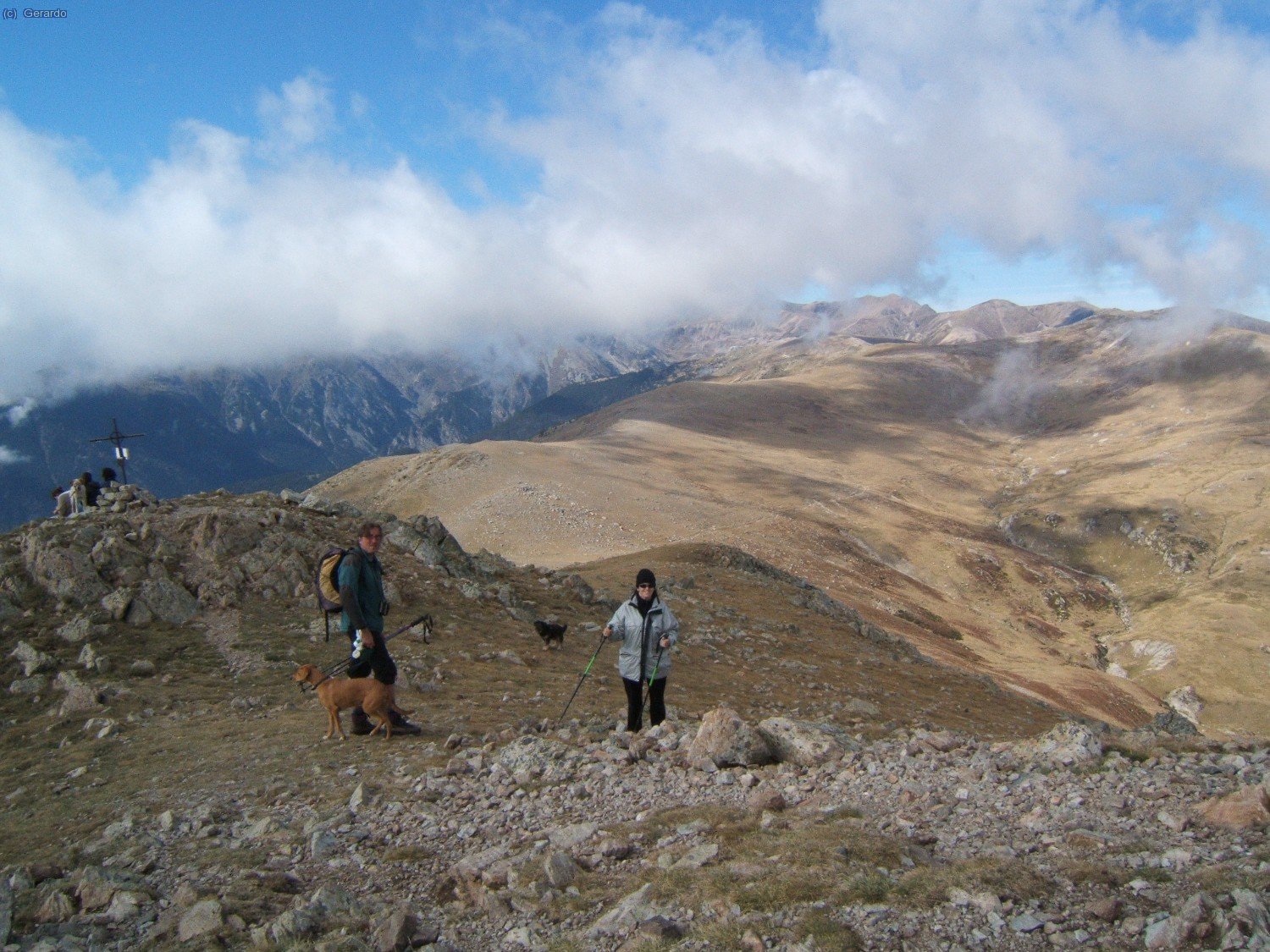 Deixem el cim per encaminar-nos al fons, al Roca Colom.