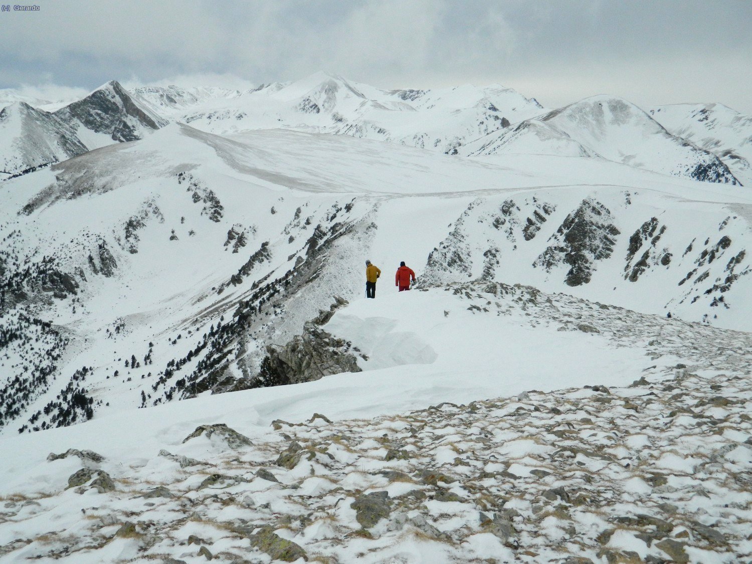 Hacia el noroeste, con el circo de Ulldeter entero al fondo, desde los Gras a La Dona.