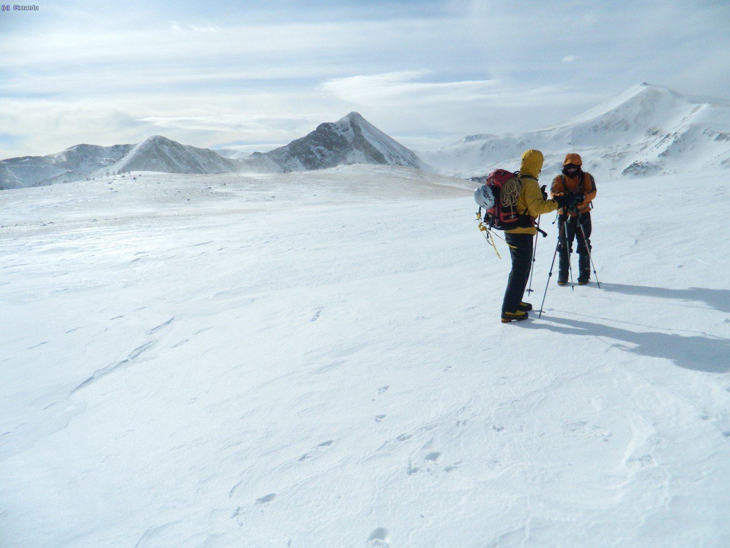 Santi y Jorge en La Portella, con los Gras y el Bastiments al fondo.
