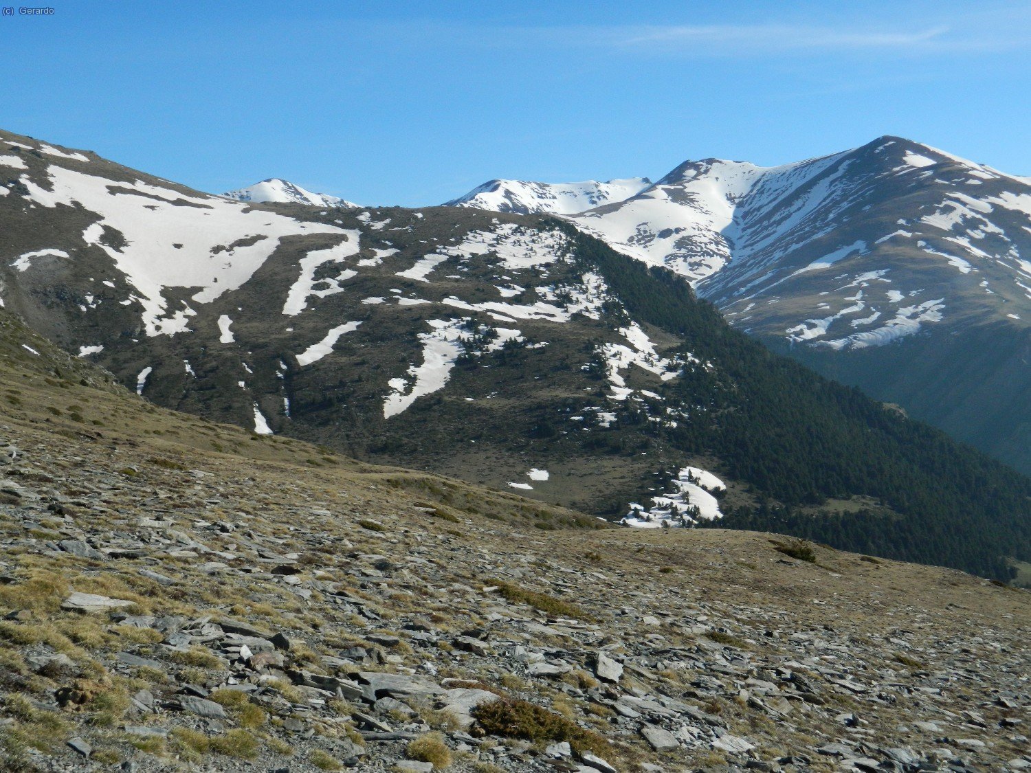 Remuntant les rampes del Cim de la Dou, i mirant cap a l