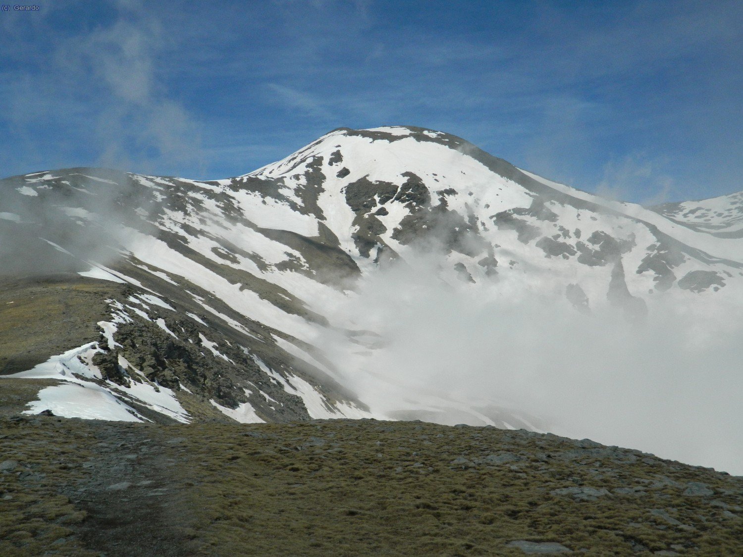 A mitja baixada, tornant la vista enrera cap al Puigmal.