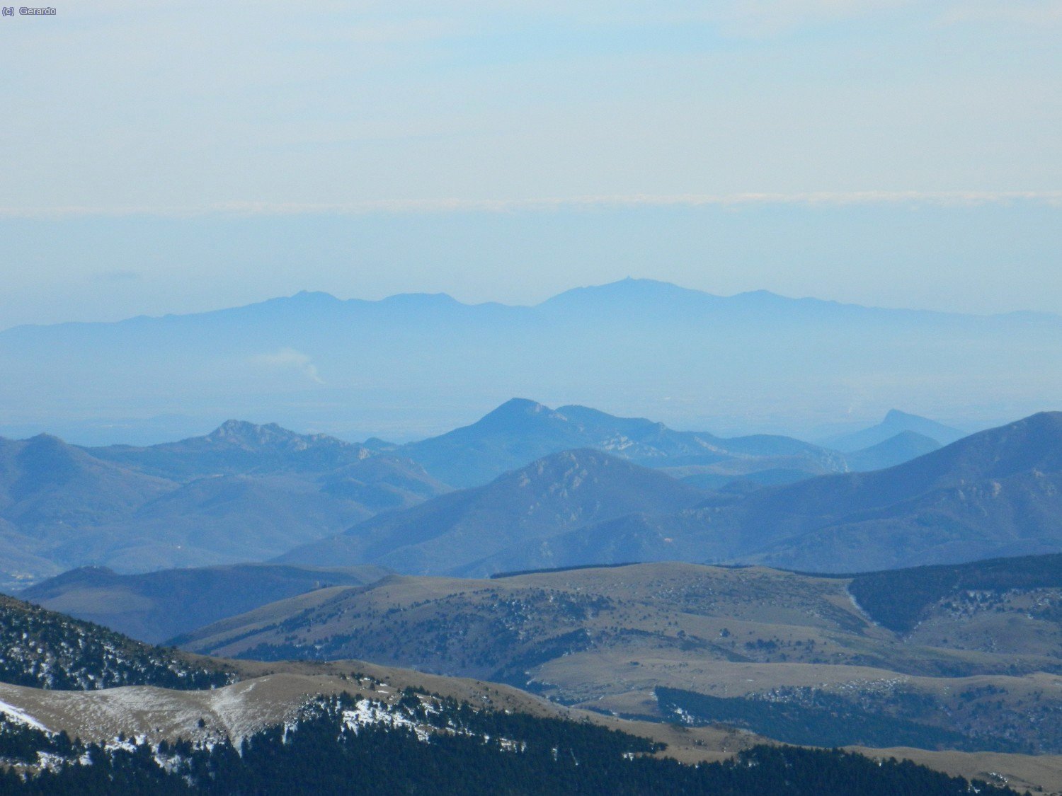 Detalle hacia el &aacute;ngulo norte del Golfo de Roses, con Puigpan&iacute; y la Serra de Rodes.