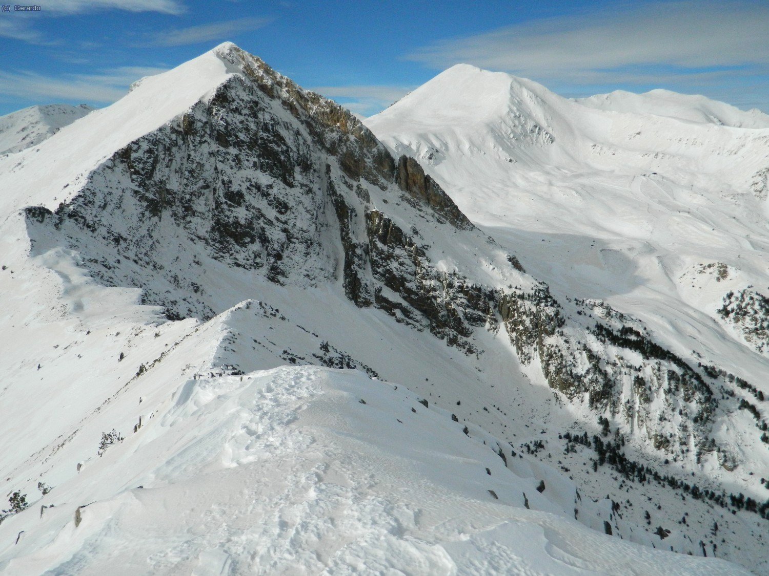 Dejamos el Petit y emprendemos la traves&iacute;a hacia el Gran por este precioso filo.