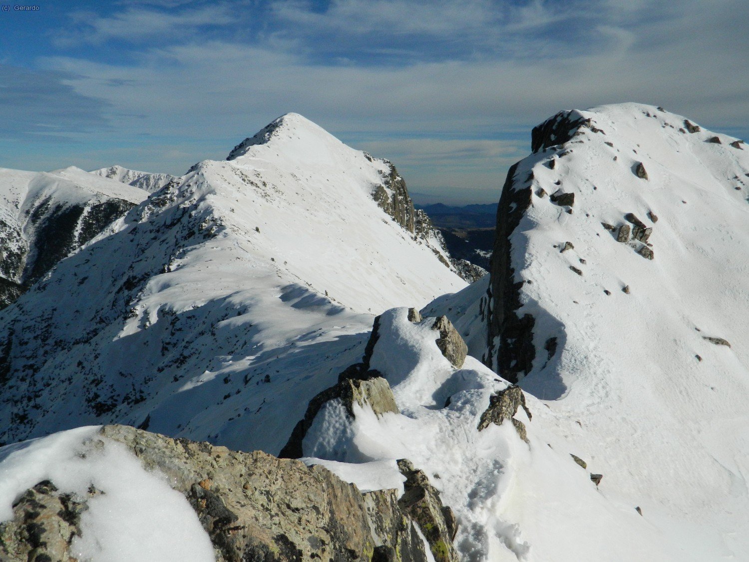 El Petit al fondo, y a la derecha la joroba central de la arista, que hemos pasado por arriba.