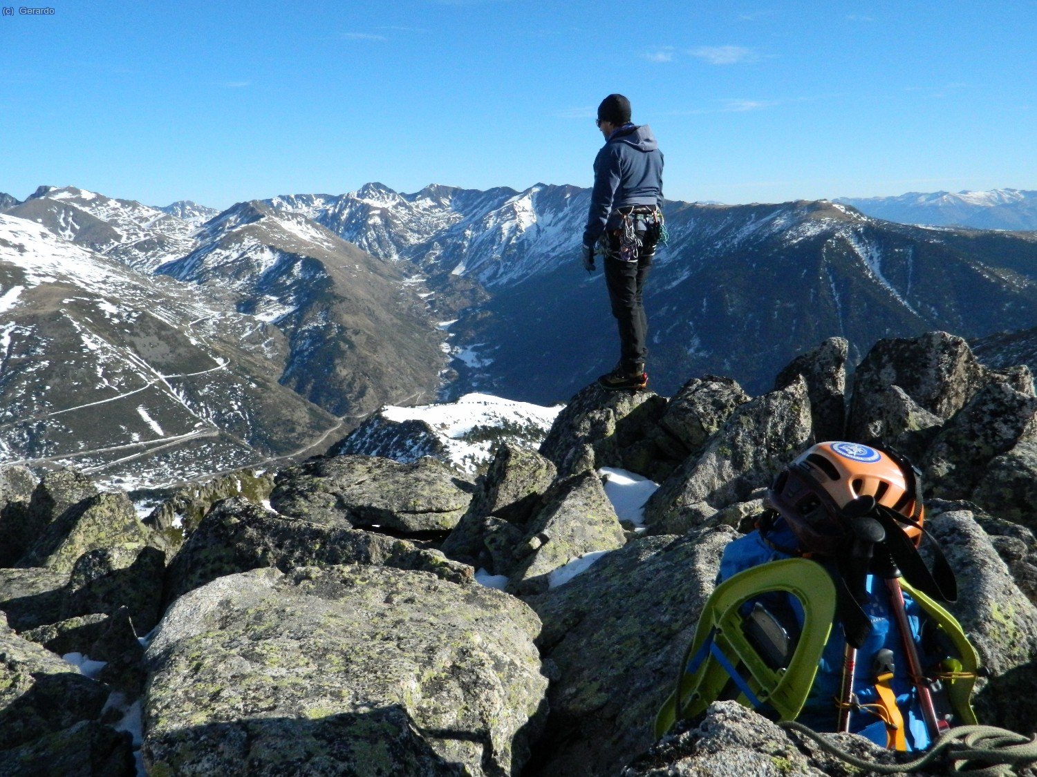 Juan Carlos contempla el Pirineu.