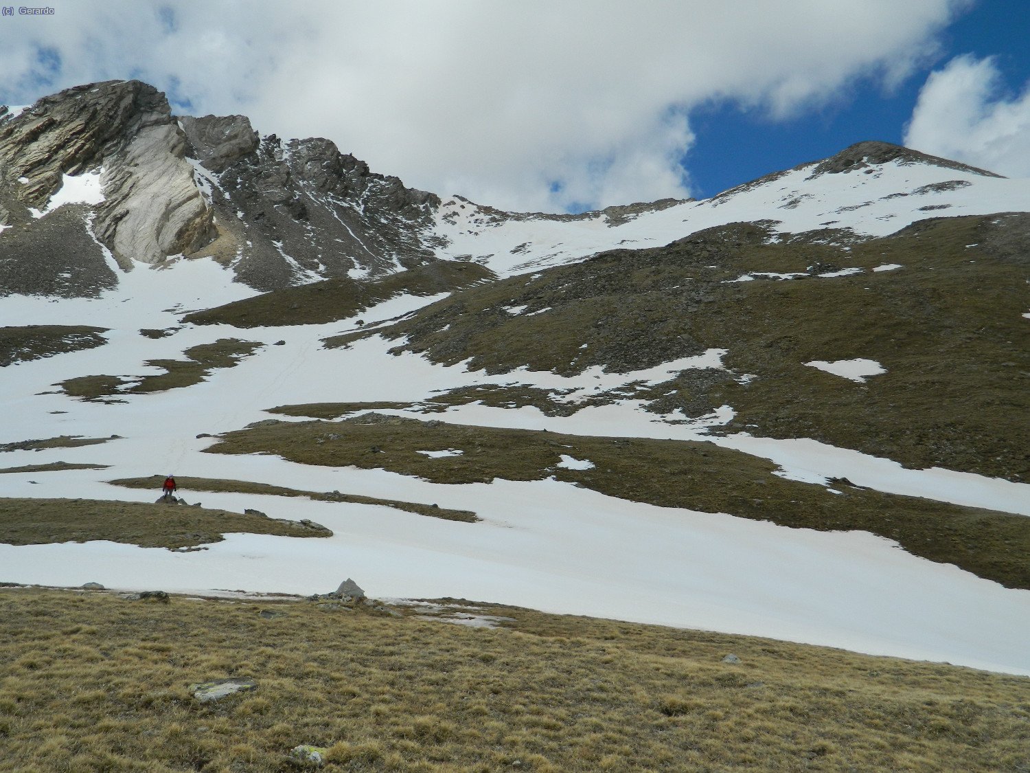 Ja pràcticament sobre el GR-11, tram Núria-Ulldeter. El Pic del Freser a la dreta, i al mig la nostra pala de descens.