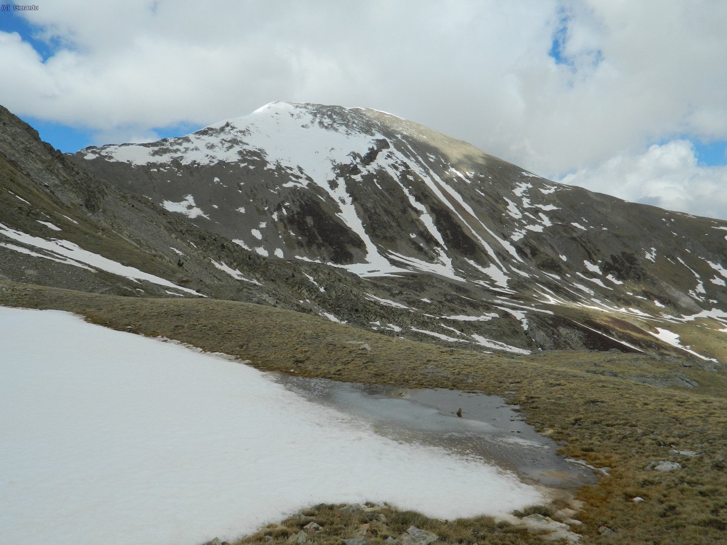 Des del GR, la vessant sud occidental del Bastiments, que hem flanquejat a mitja alçada de dreta a esquerra quan anàvem cap al Freser.