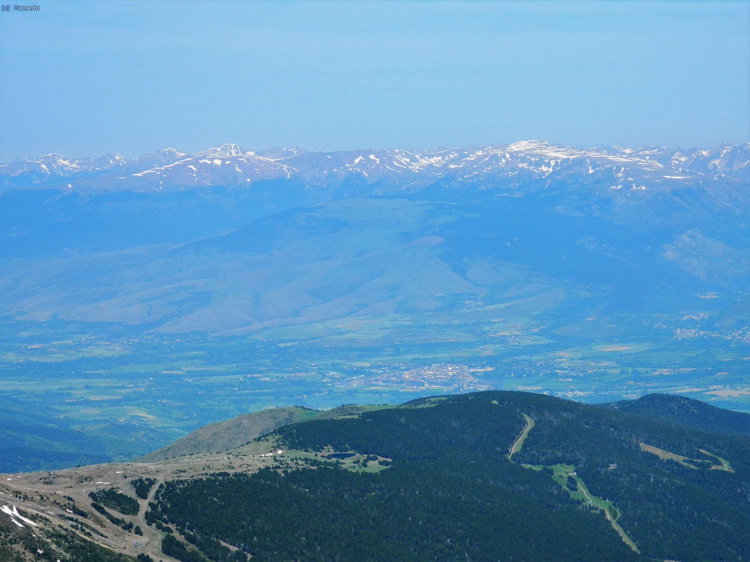 Detall al nordoest, amb Tossa Plana de Lles i Puigpedrós.