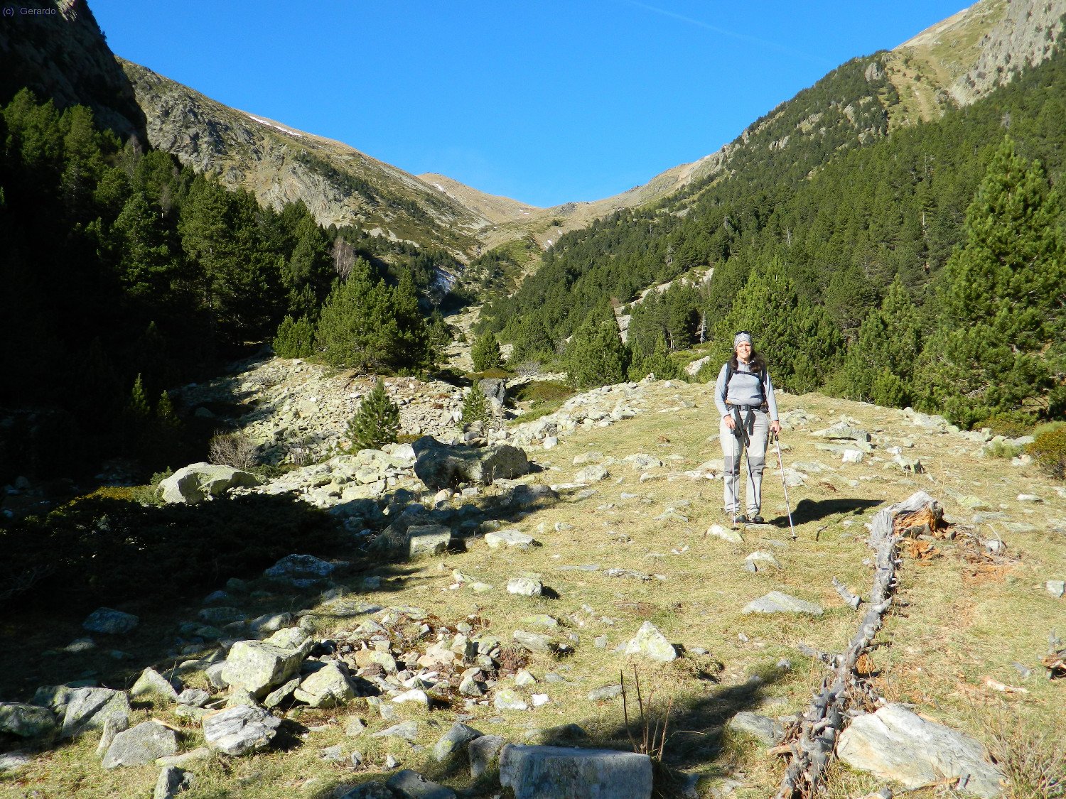 La primera part de la valleta, amb el Coll al fons.