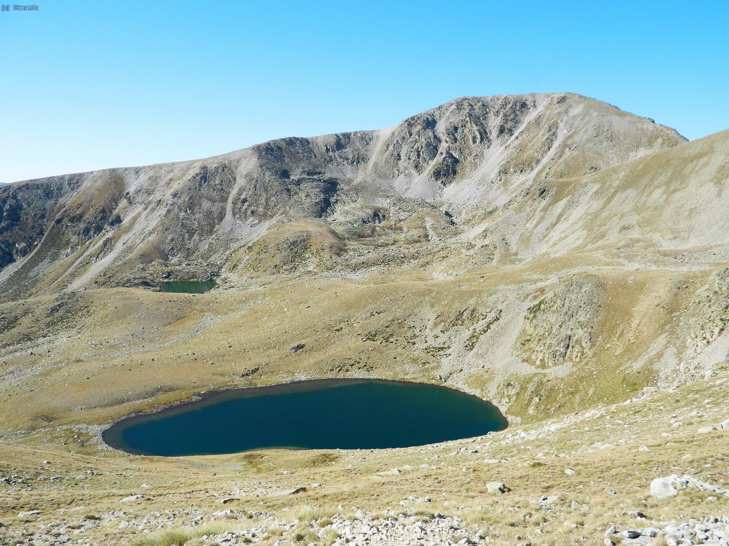 I pujant al Coll de La Muga, en baix l