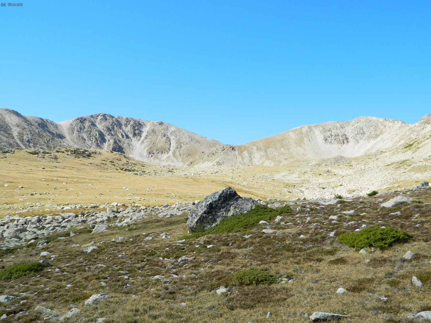 Tornant per la coma dels estanys de La Muga.
