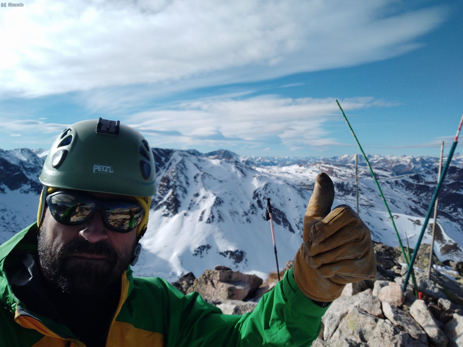 Juan Carlos se saca una primera selfie nada más llegar a la cima.