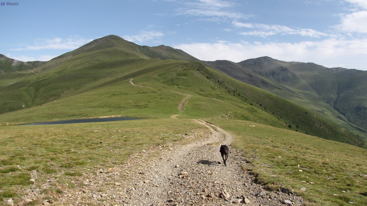 Los objetivos. El Fontlletera en la mitad izquierda, y hacia la derecha la cadena hasta el Pastuira, al fondo a la derecha.