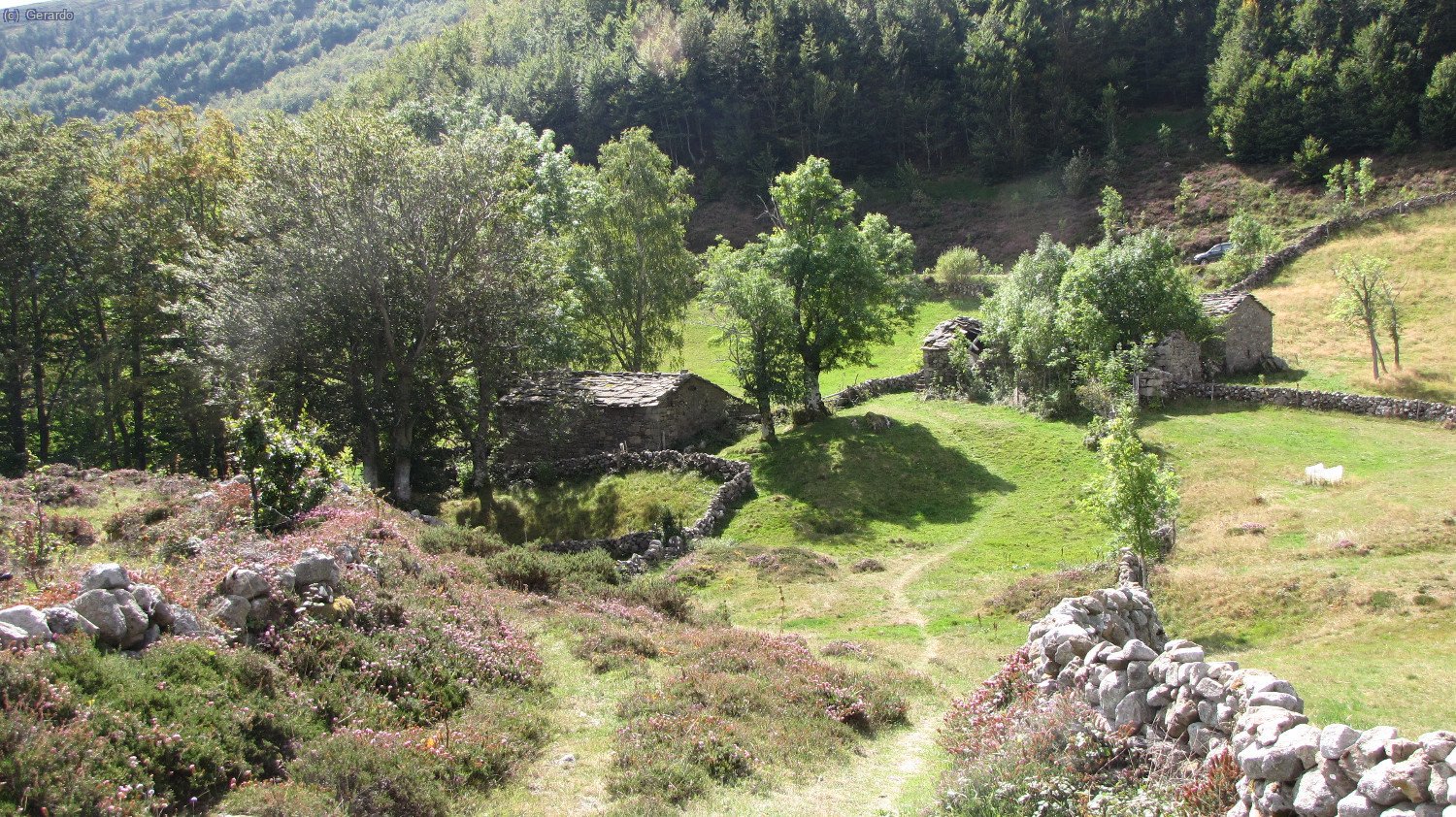 Acabando junto a estas dos caba&ntilde;as genuinamente pasiegas.