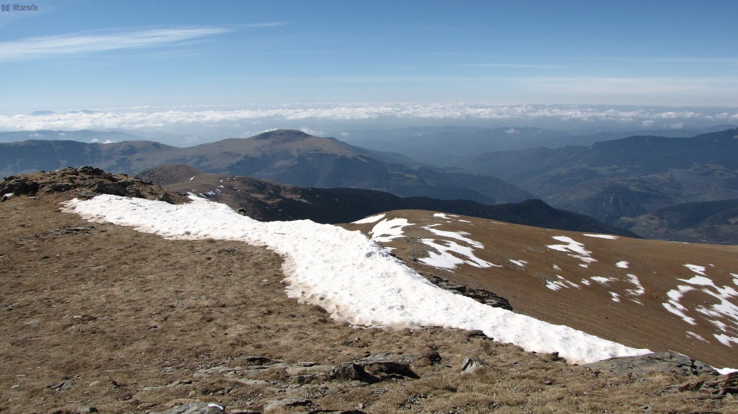 ...a sudoeste, con el Taga en medio, a media distancia...