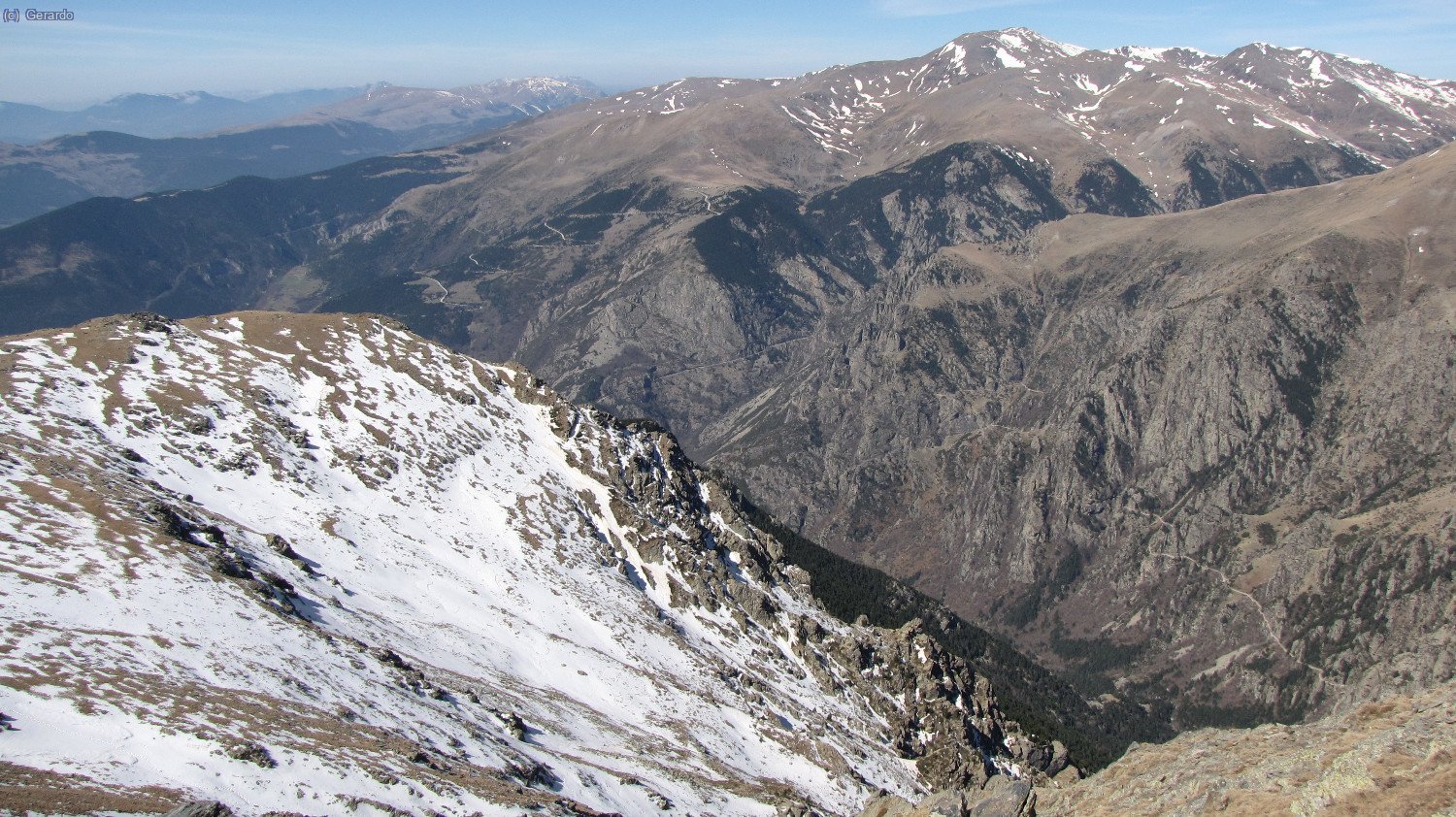 Detalle al imponente tajo del Freser, a los pies del sector del Puigmal.