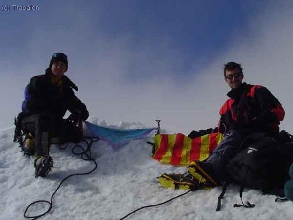 En la cima a 5534 m con mi compa&ntilde;ero. Felices, es nuestro primer 5000!