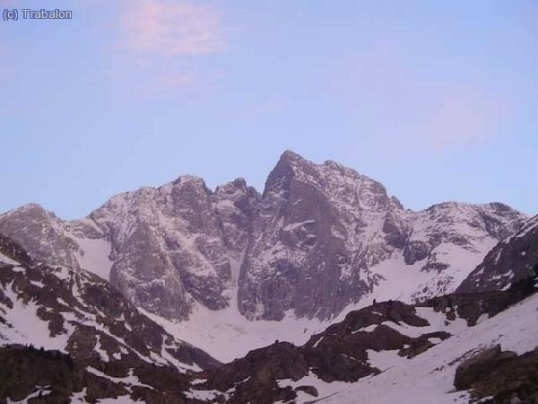 El Gaube nos intimida camino del refugio de Oulettes