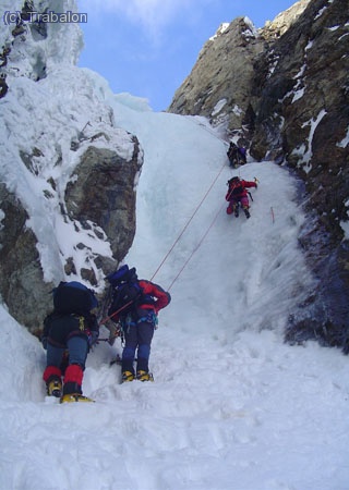 Y nos dieron las uvas. A esperar y esperar a que la cascada se despeje