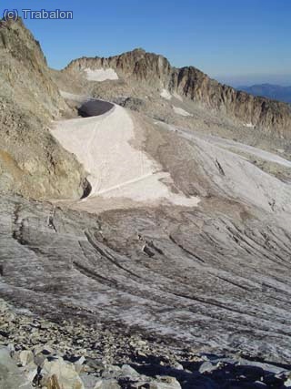 Lamentable estado del  glaciar en el collado de Coronas