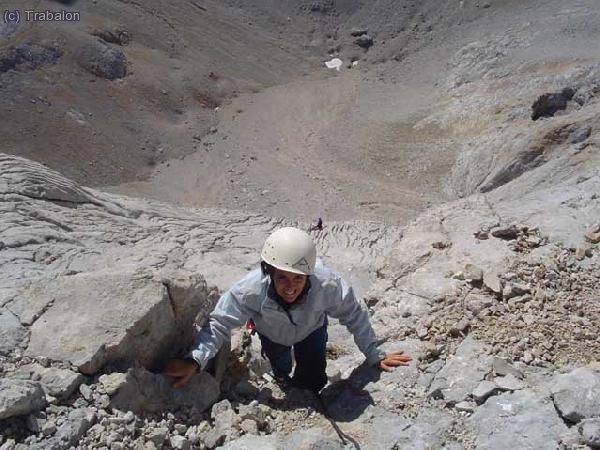 Itziar en la trepada final de II del anfiteatro