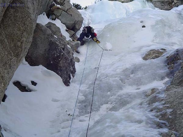 Un servidor saliendo de la cascada del 5 largo