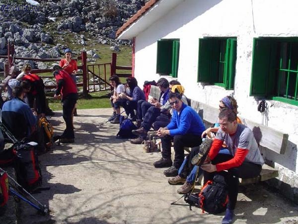 De bajada un ra&acute;tillo de par&oacute;n para comer