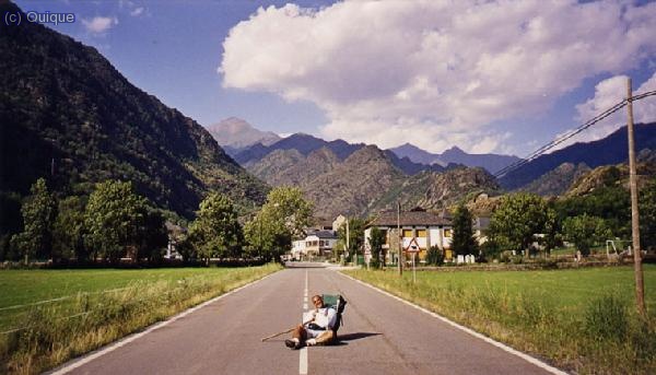 Petats amb Areu i el Monteixo al fons