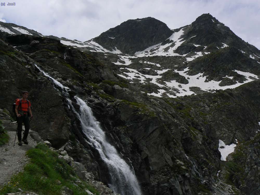El agua bajaba en abundancia
