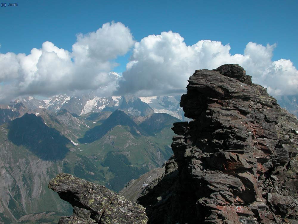El Montblanc oculto entre las nubes