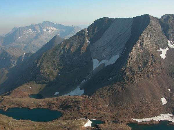 Infiernos y Balaitus desde Garmo Negro