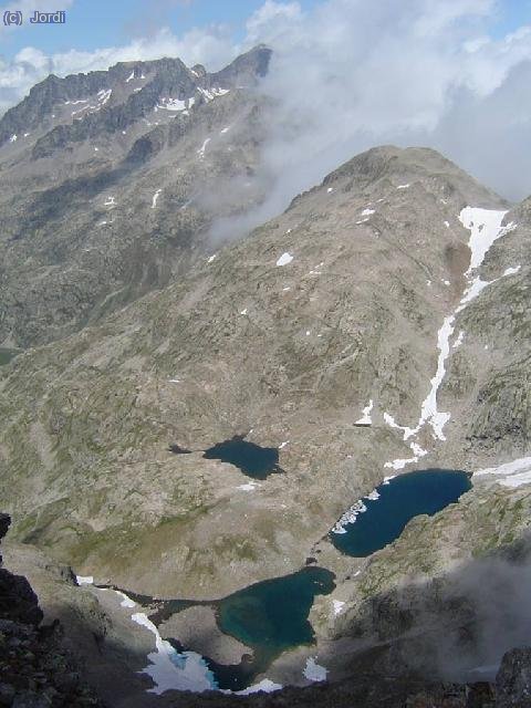 Balaitus e ibones Faxa desde la cima