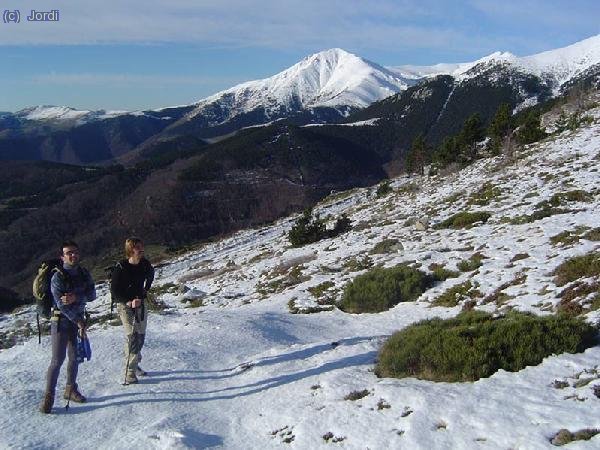 De camino. Al fondo Costabona