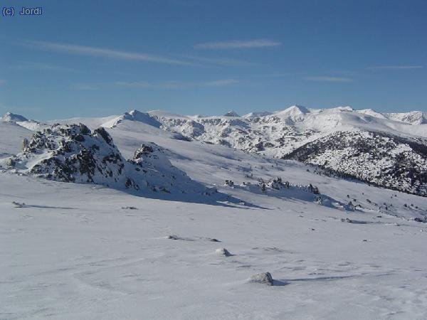 Vista a Gra de Fajol, Bastiments....