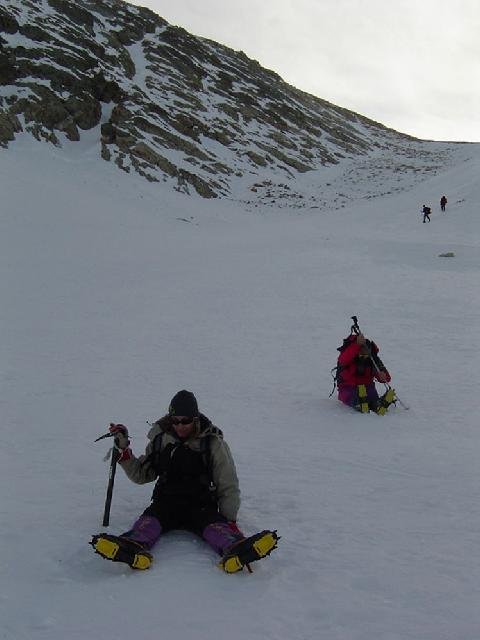 El se&ntilde;or Oscuro probando el kayak y Lai...