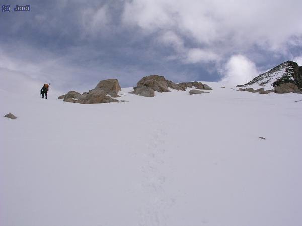 Llegando al collado que da acceso a la cima