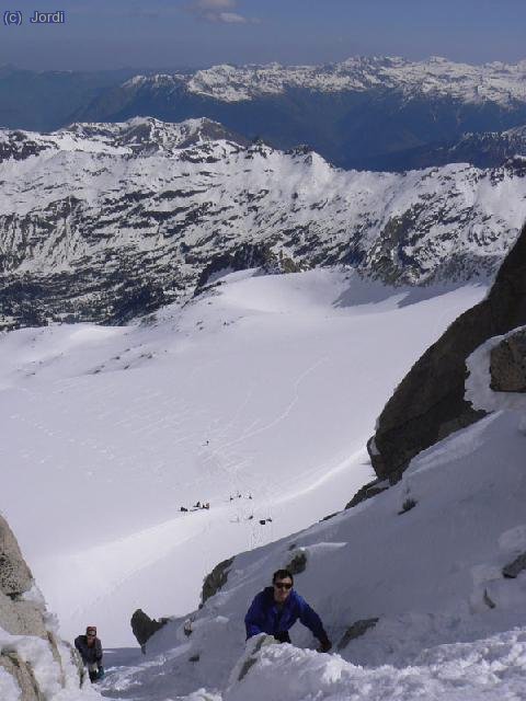 Waldo y Rosa en el corredor