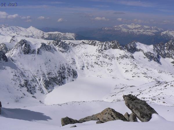 Ibon de Creg&uuml;e&ntilde;a desde el collado