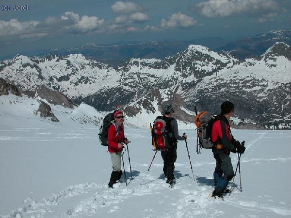 De bajada, con la nieve m&aacute;s blanda