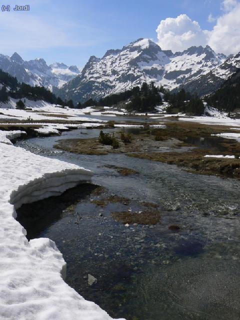 Plan de Estan, con el valle de Remu&ntilde;e y Mall Pintrat