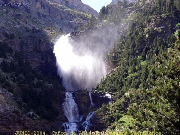 Foto de cascada Fuenblanca (ca&ntilde;on de A&ntilde;isclo).