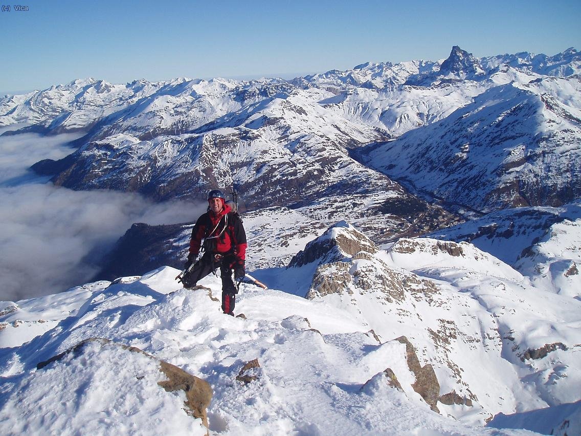 El Midi nos vigila al llegar a cima